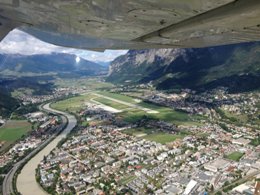 Der Flughafen Innsbruck, aus der Luft betrachtet