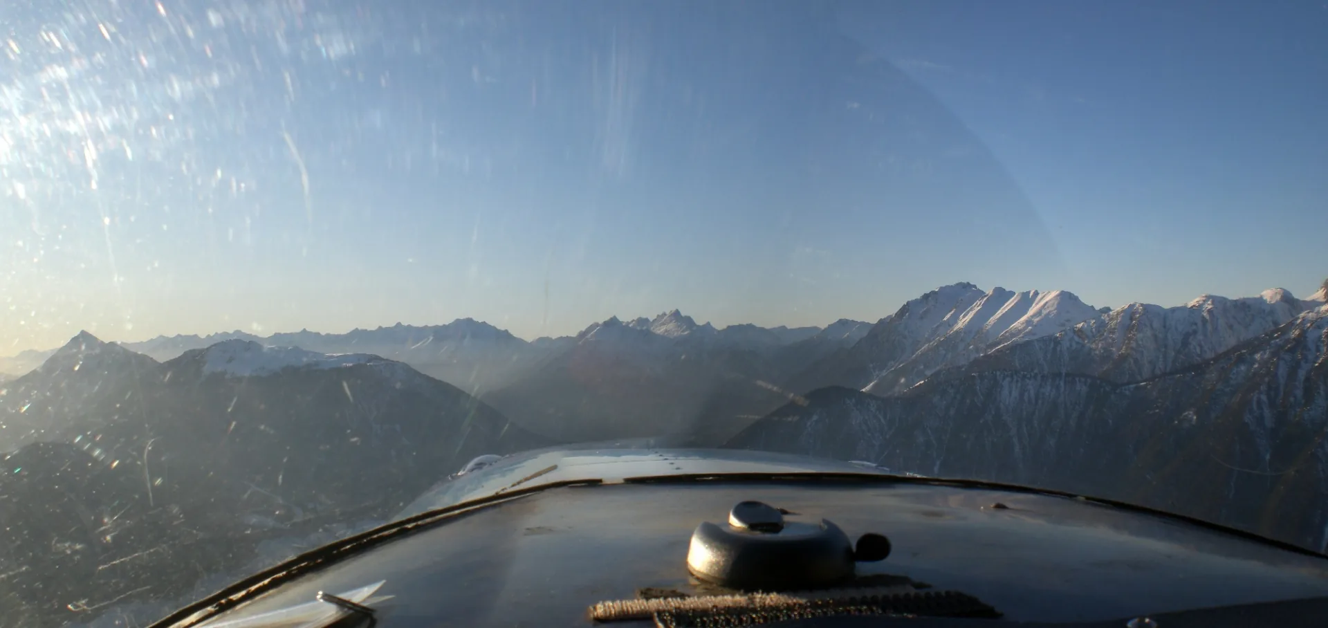 Fliegen über den österreichischen Alpen