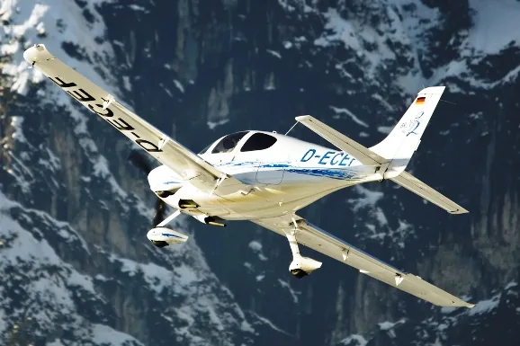 cirrus von hinten 578
