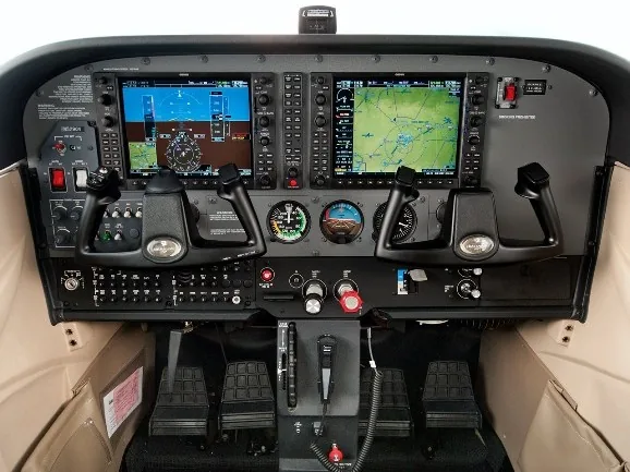 172 glass cockpit 578